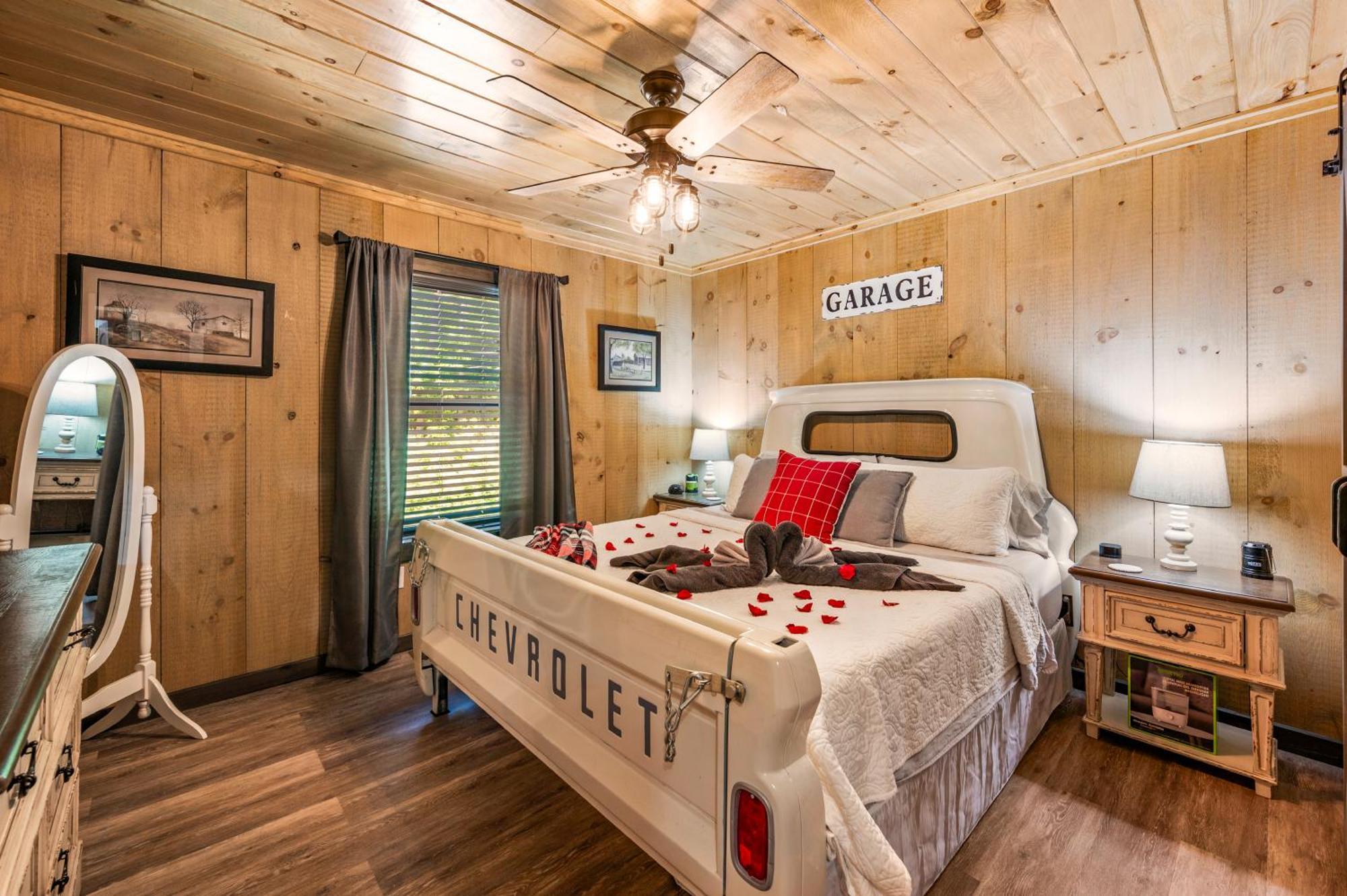 Lil Cabin In The Cove! Mtn Views, Theater, Hot Tub, Games, King Beds, Prime Location! Sevierville Zewnętrze zdjęcie