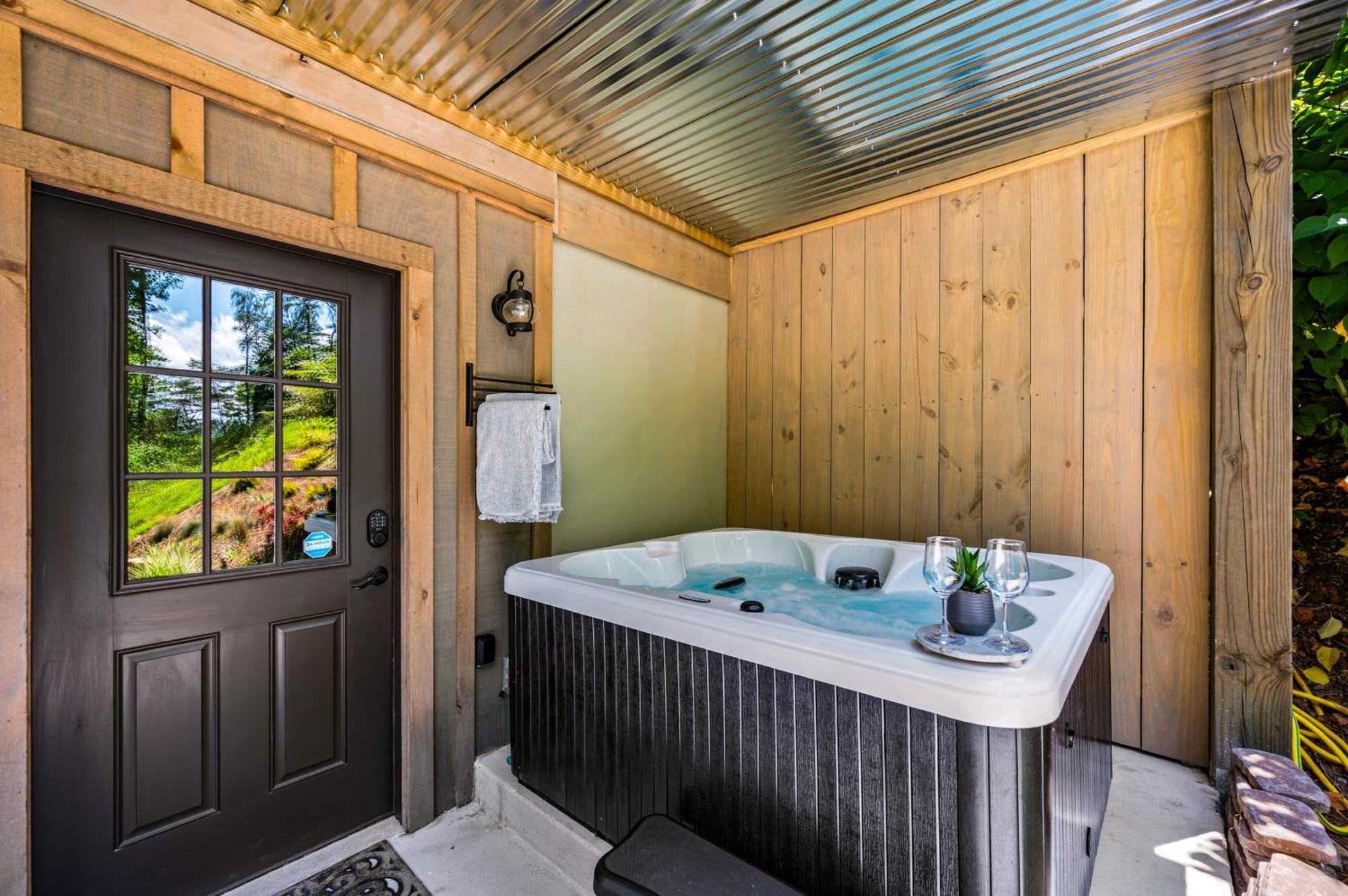 Lil Cabin In The Cove! Mtn Views, Theater, Hot Tub, Games, King Beds, Prime Location! Sevierville Zewnętrze zdjęcie