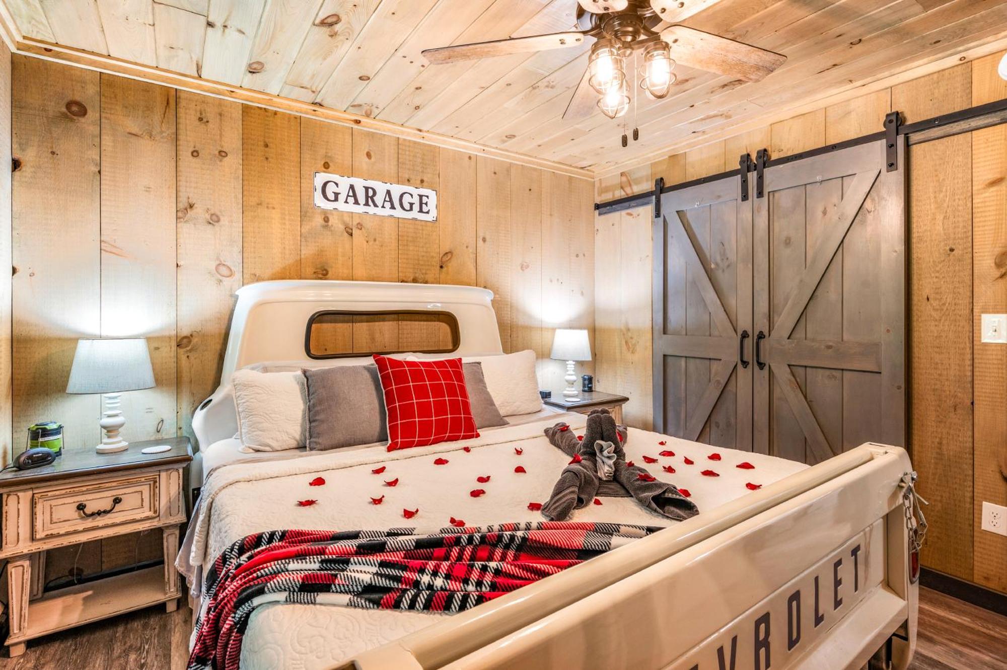 Lil Cabin In The Cove! Mtn Views, Theater, Hot Tub, Games, King Beds, Prime Location! Sevierville Zewnętrze zdjęcie