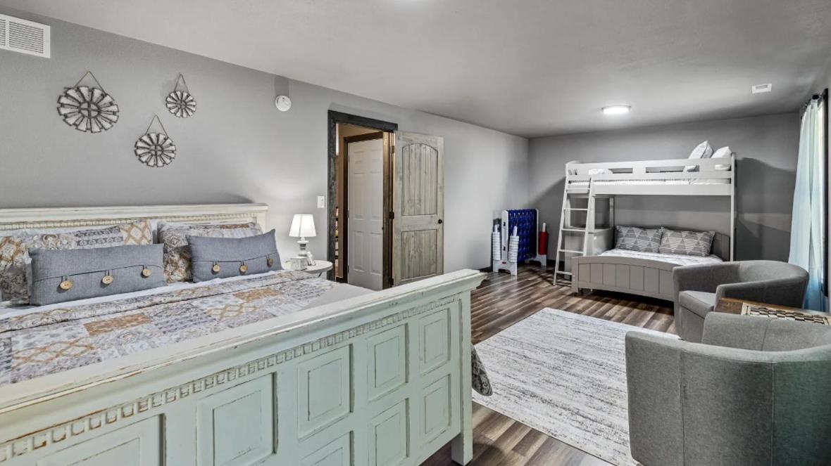 Lil Cabin In The Cove! Mtn Views, Theater, Hot Tub, Games, King Beds, Prime Location! Sevierville Zewnętrze zdjęcie