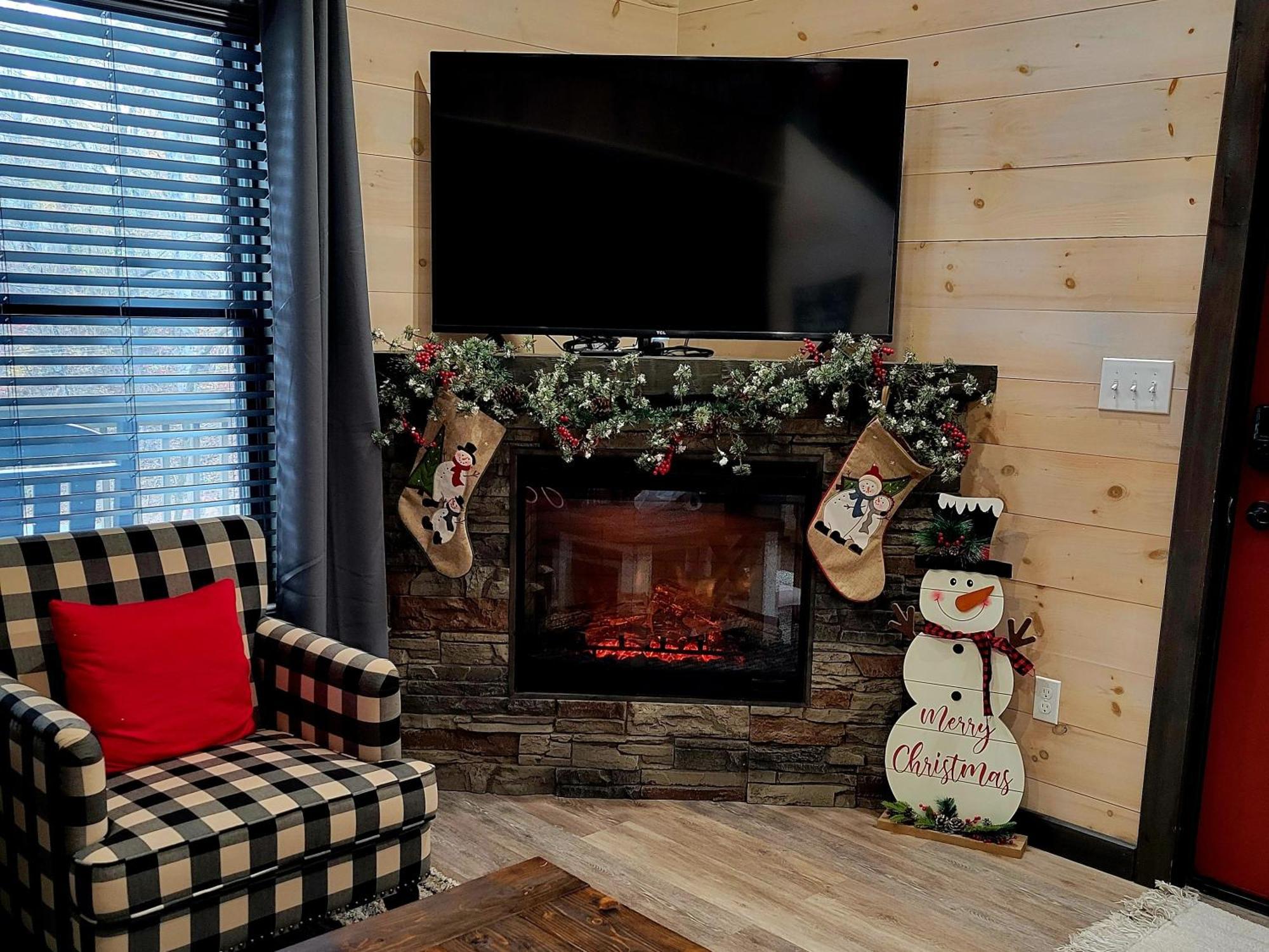 Lil Cabin In The Cove! Mtn Views, Theater, Hot Tub, Games, King Beds, Prime Location! Sevierville Zewnętrze zdjęcie
